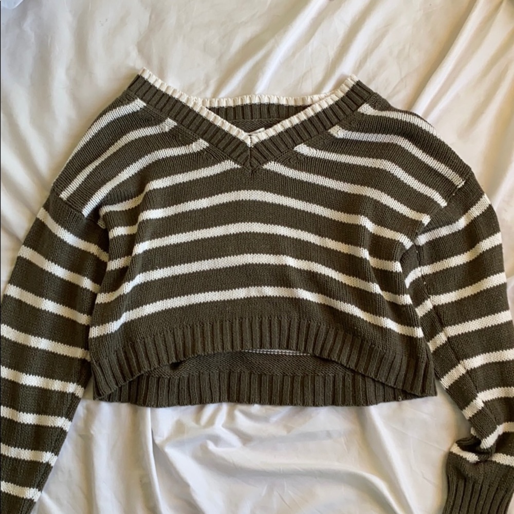 cropped knit green and white sweater AE 💚🤍